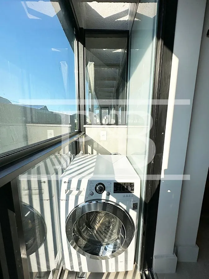 Furnished 2-bedroom apartment with enclosed balcony — photo 22