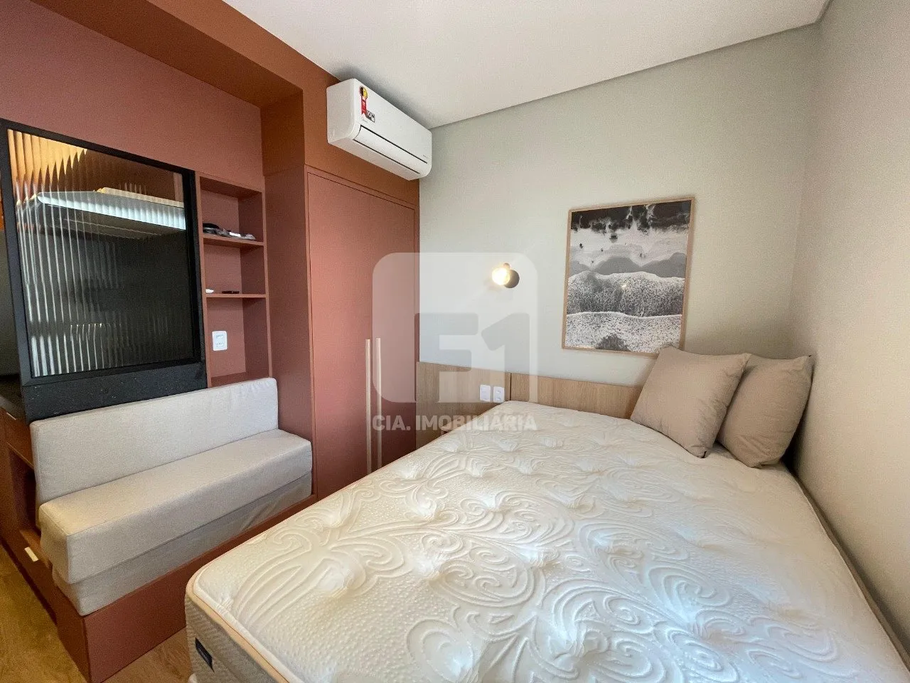 Furnished 45 m² studio with 1 bedroom and open kitchen — photo 7