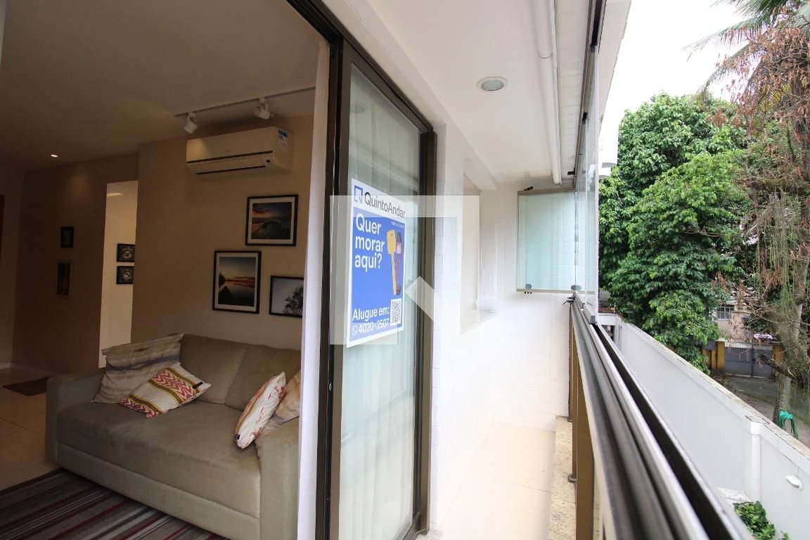 Furnished 2-bedroom apartment with glass balcony — photo 57