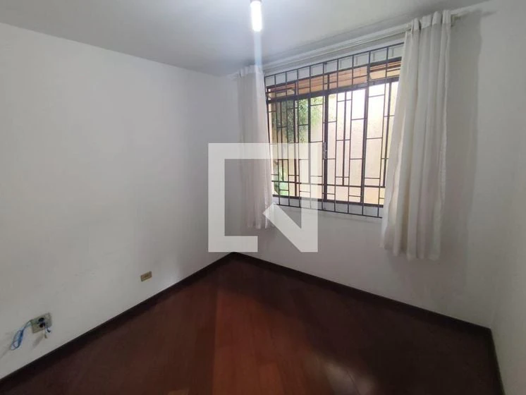 Casa con piso de madera o laminado en Curitiba — photo 18