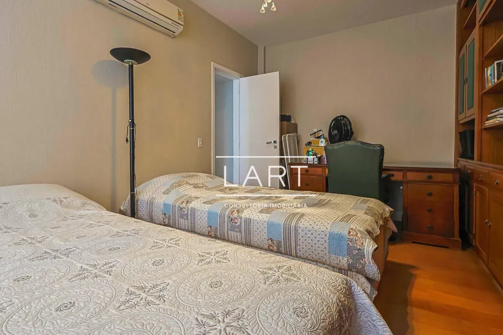 Apartamento com 4 dormitórios e 350 m²; área social ampla — photo 20