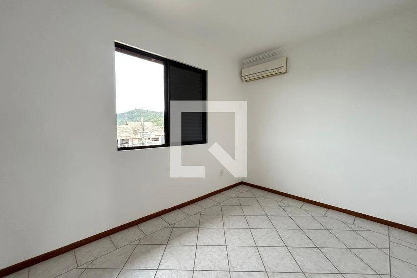 5-bedroom apartment with a bathtub in Florianópolis — photo 27