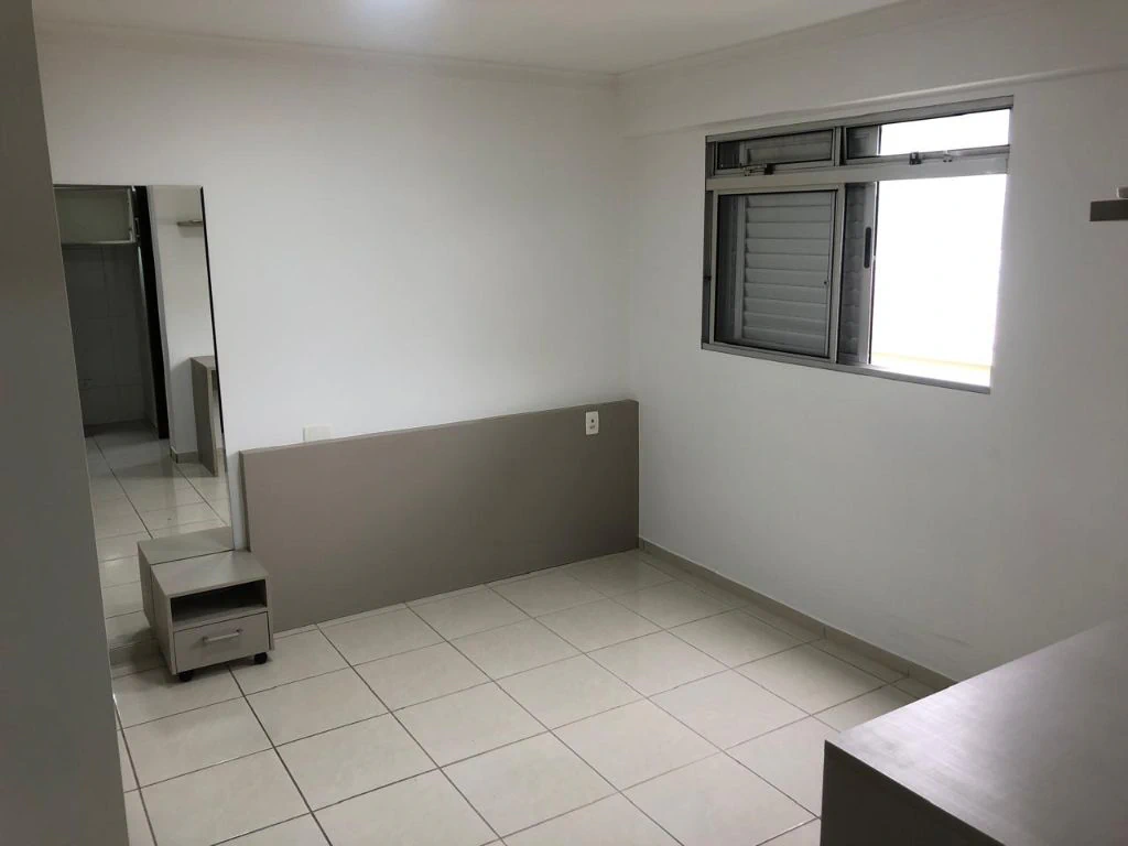 Studio with no parking, 1 bedroom and compact kitchenette