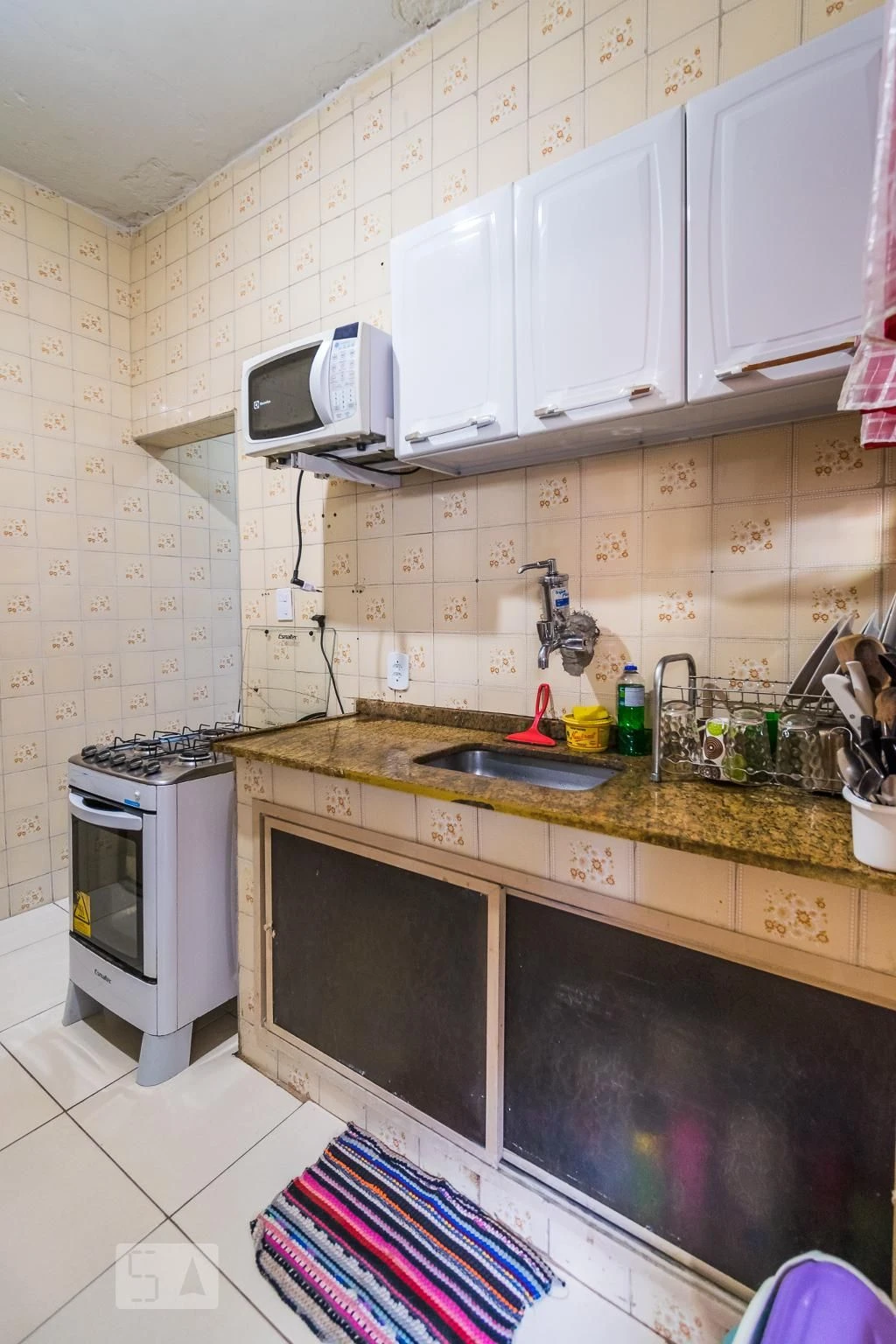 Furnished apartment with 2 bedrooms, 1 bathroom and gas stove — photo 16