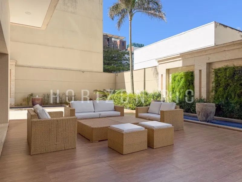 Furnished apartment, 86 m², with floor-to-ceiling windows — photo 4