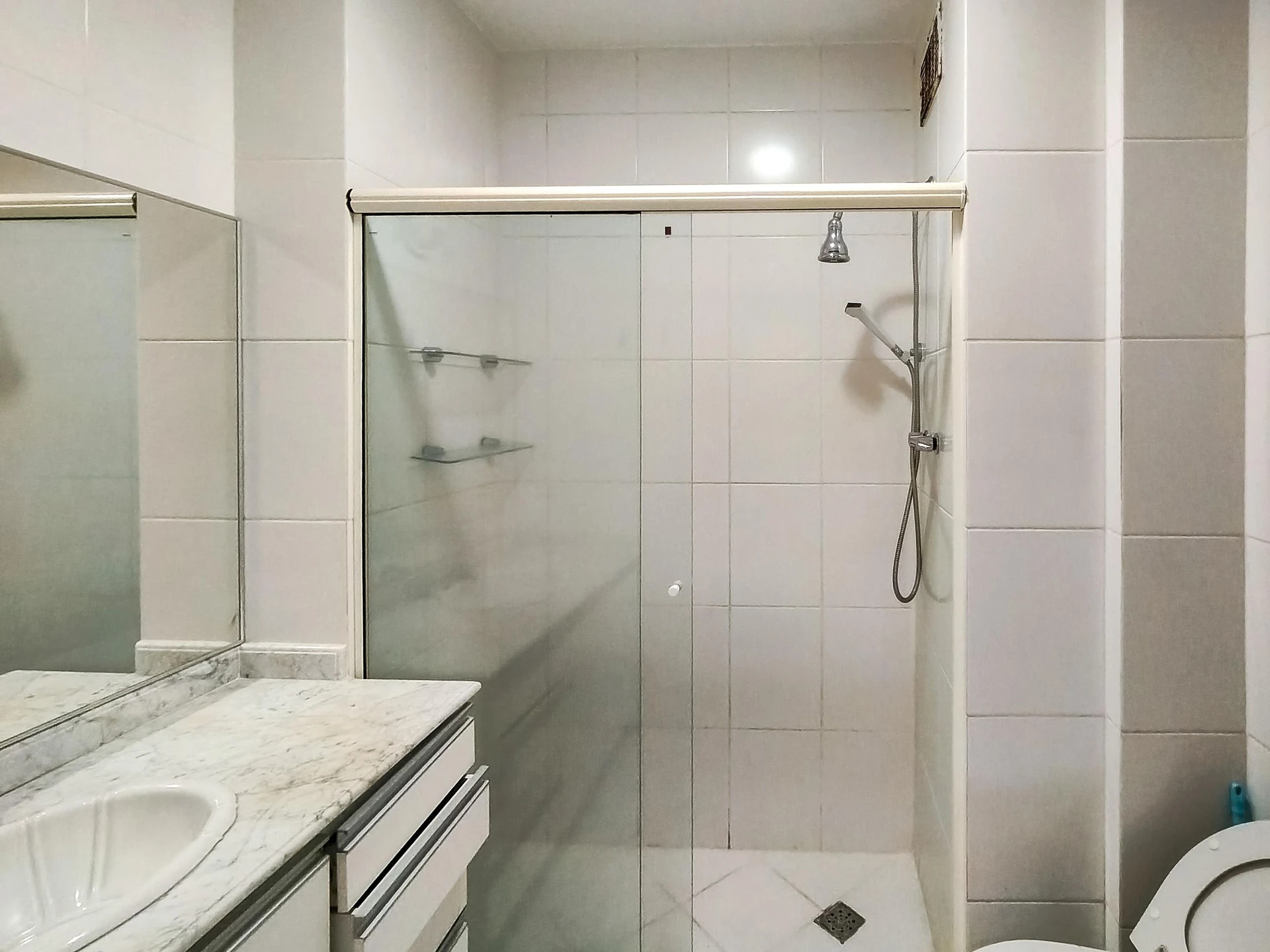 Furnished 4-bedroom apartment with 3 bathrooms — photo 14