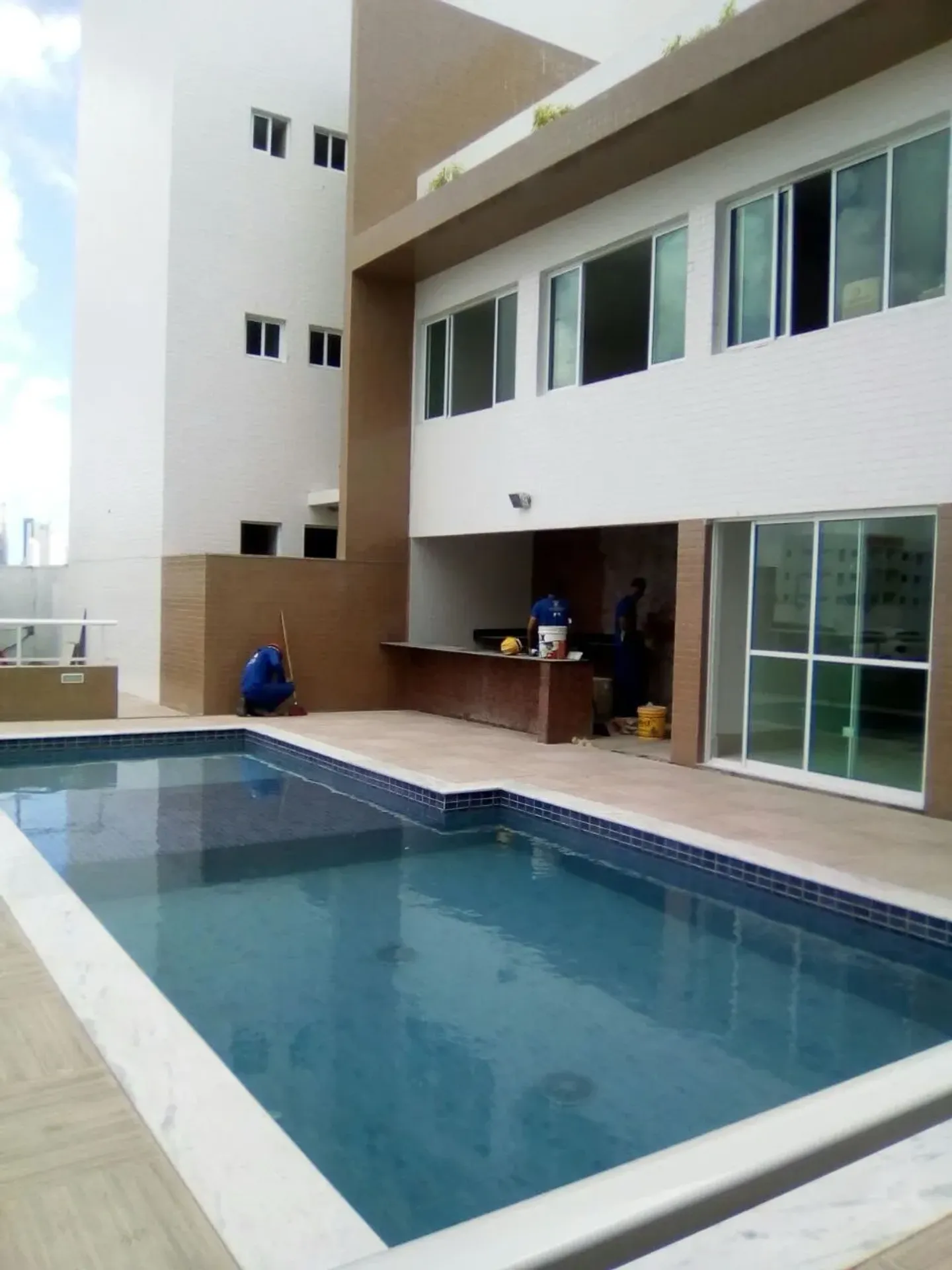 2-bedroom apartment in a building with a gym — photo 12
