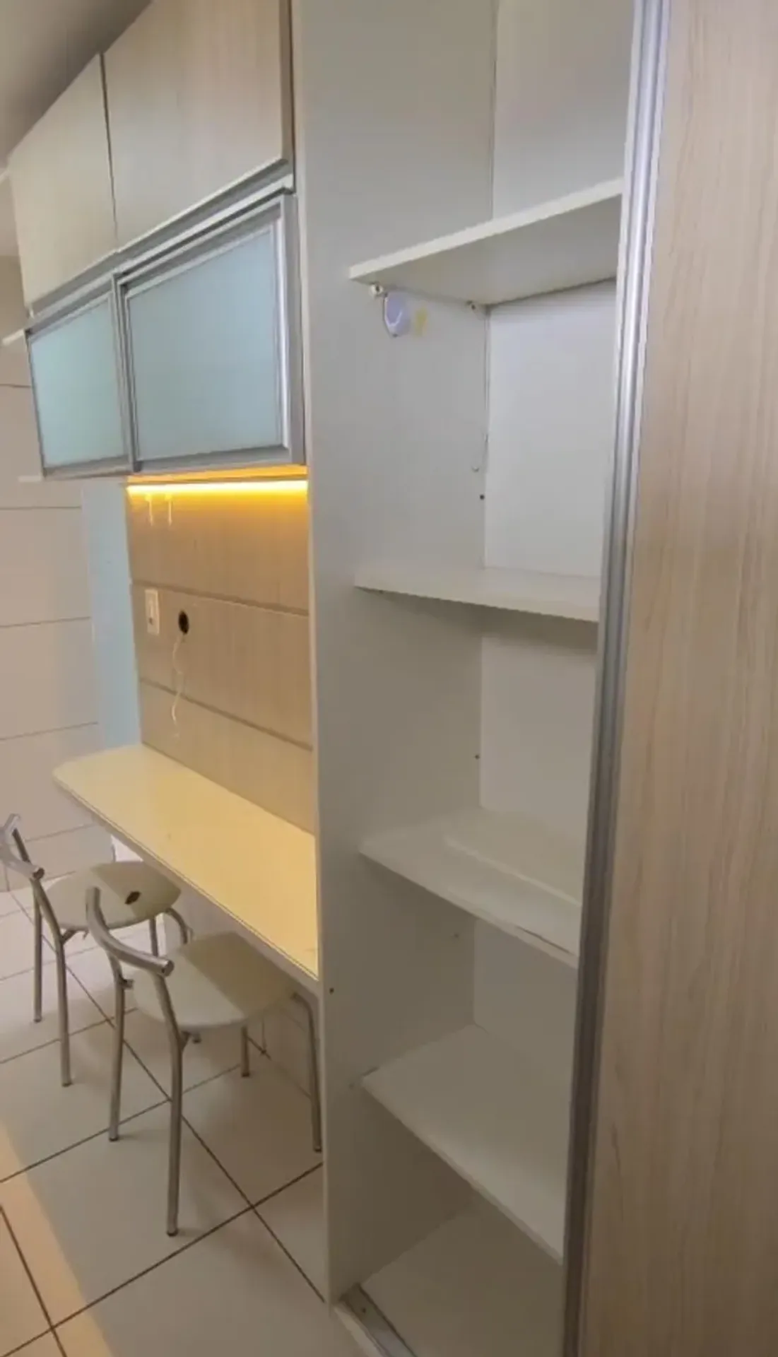 2-bedroom apartment in a building with a gym — photo 7