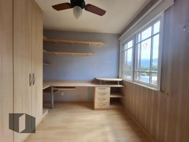 Condominium house with 4 bedrooms and 3 bathrooms — photo 40