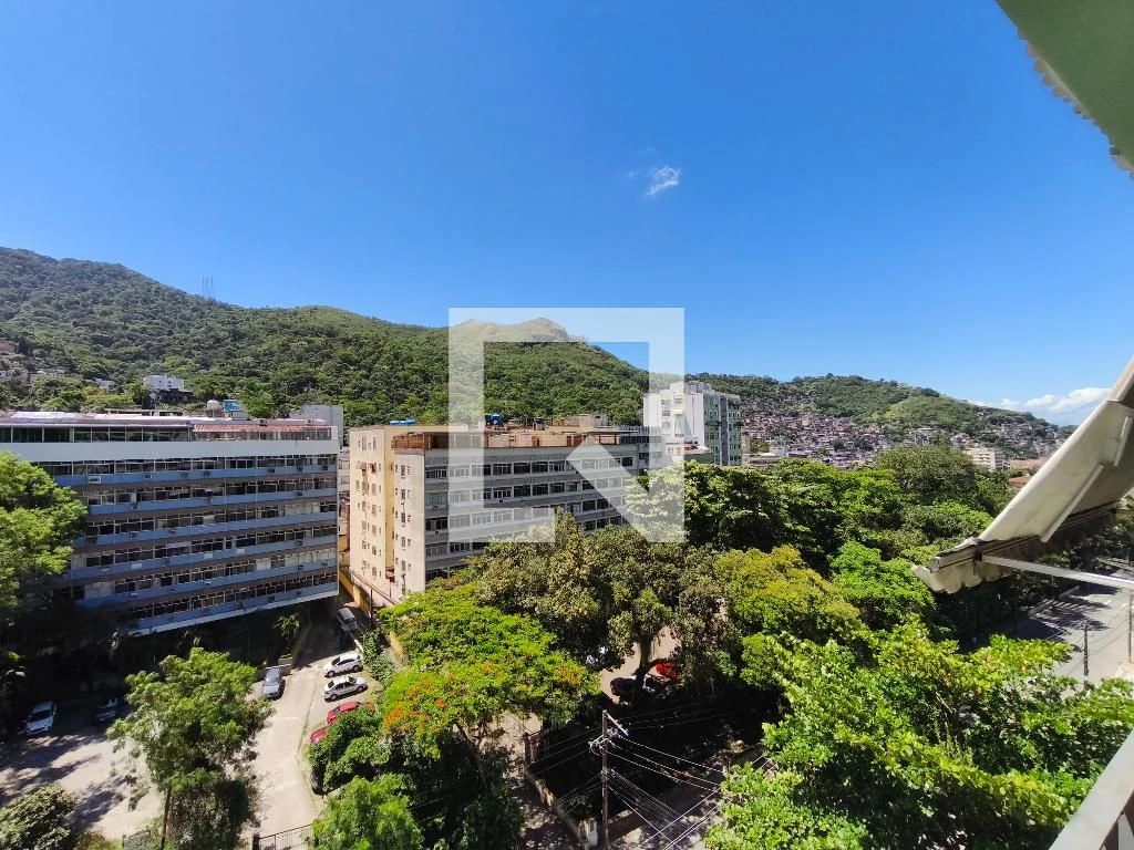 Furnished 4-bedroom apartment with balcony — photo 102