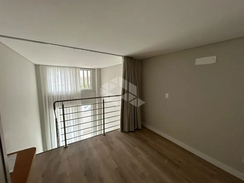 One-bedroom apartment with a glass-enclosed balcony — photo 19