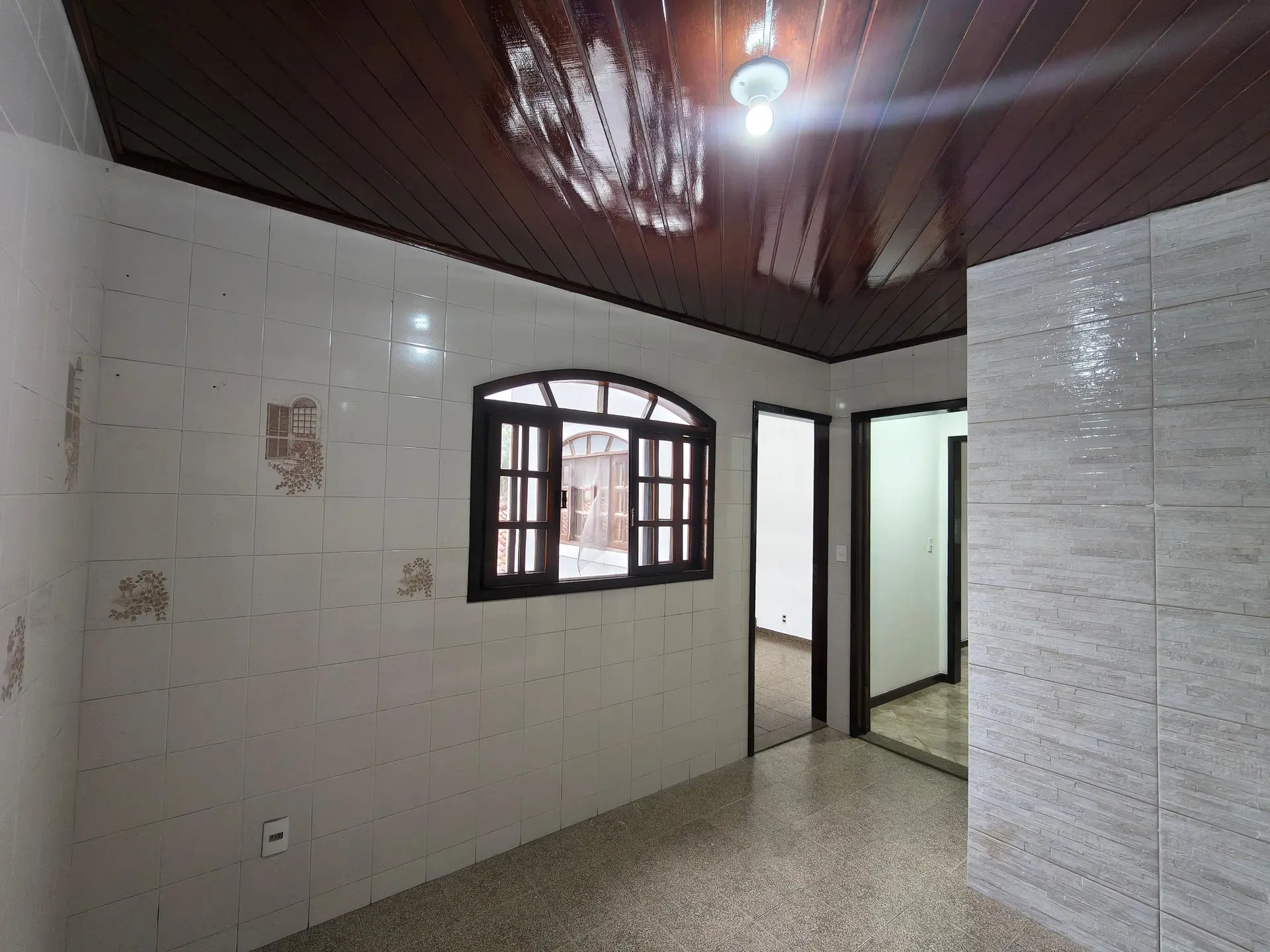 House with 3 bedrooms and an enclosed balcony — photo 13