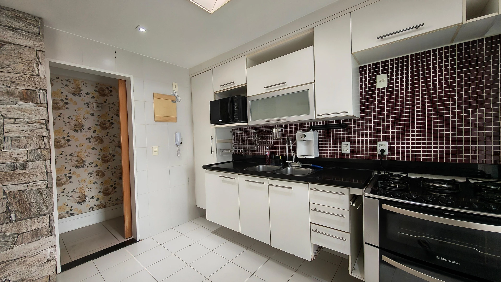 Apartment, 98 m², with a glass-enclosed balcony — photo 19