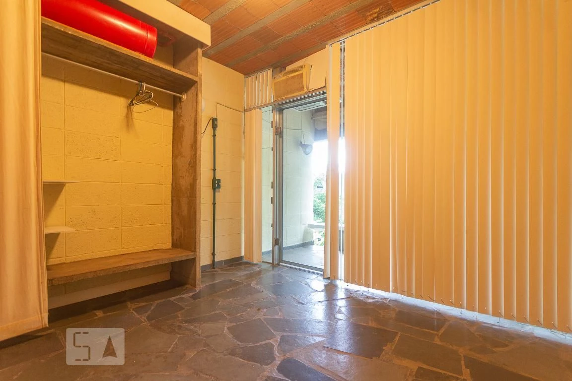 Condo house with 4 bedrooms and 400 m² — photo 17