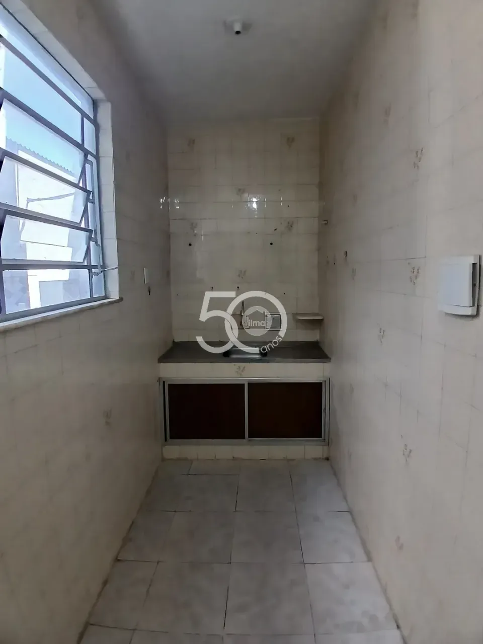 Unfurnished apartment with 2 bedrooms and a separate kitchen — photo 20