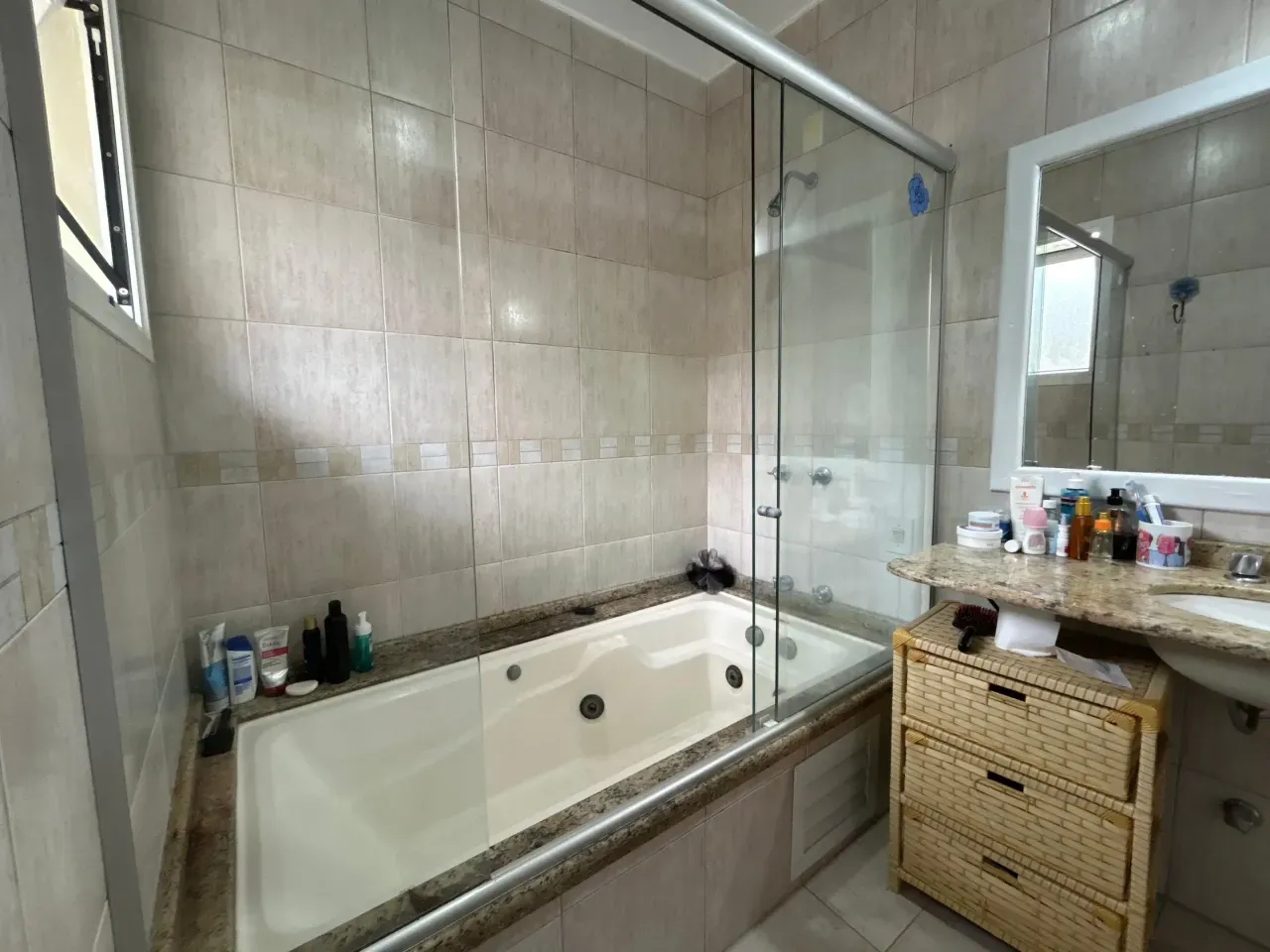 Bathtub in a 3-bedroom apartment, 114 m² — photo 18