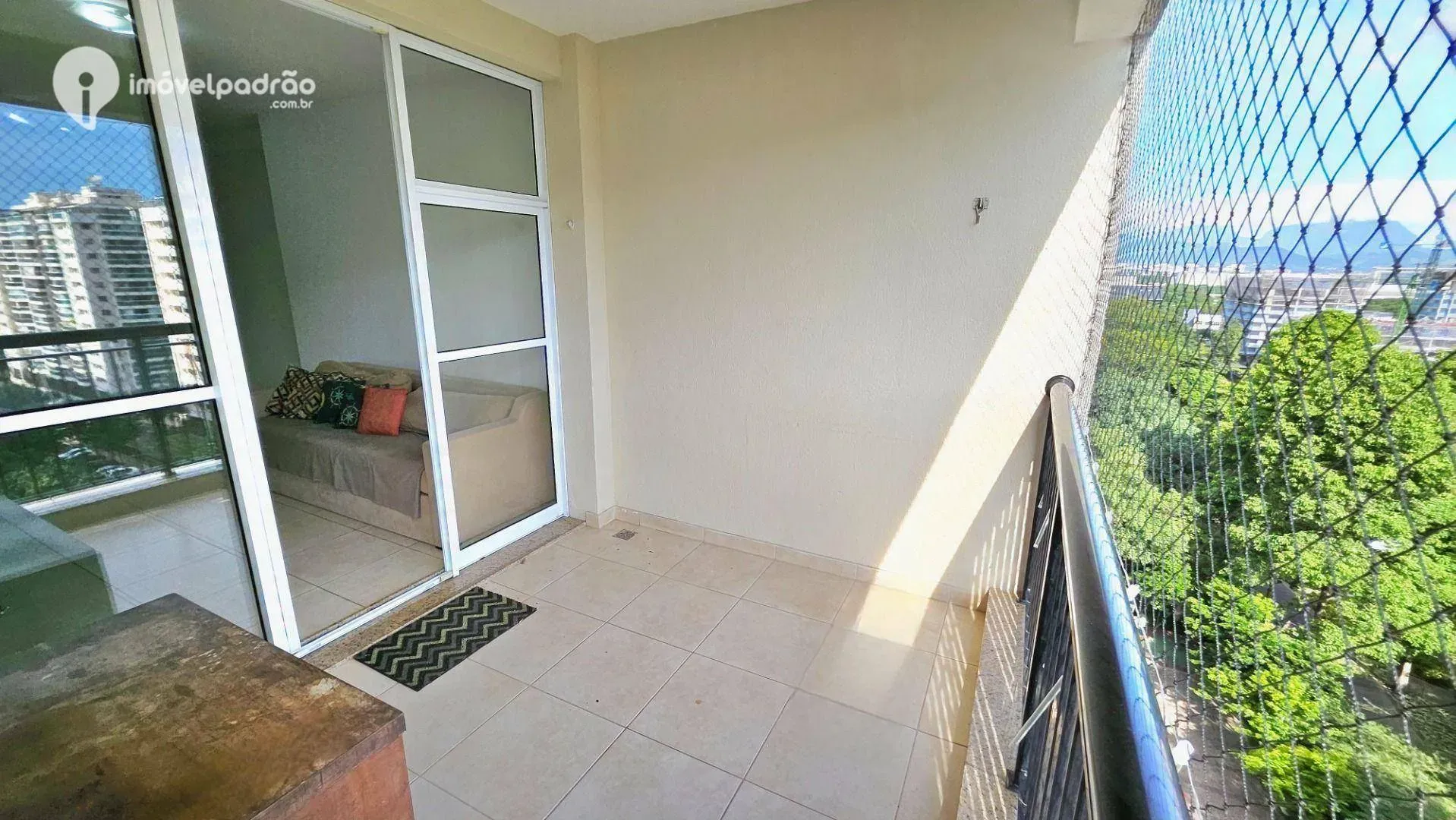 Furnished 2-bedroom apartment with enclosed balcony — photo 38