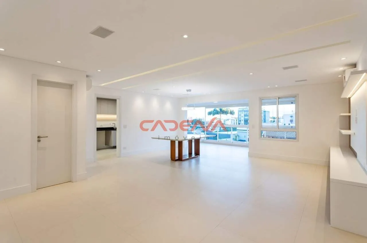 Unfurnished 4-bedroom apartment with private BBQ — photo 2