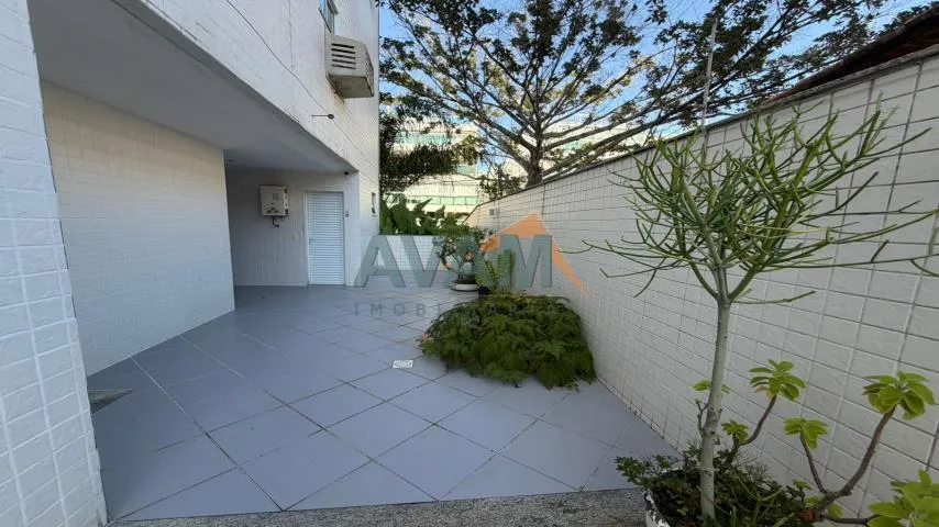 Glass-enclosed balcony in a 3-bedroom apartment, 80 m² — photo 22