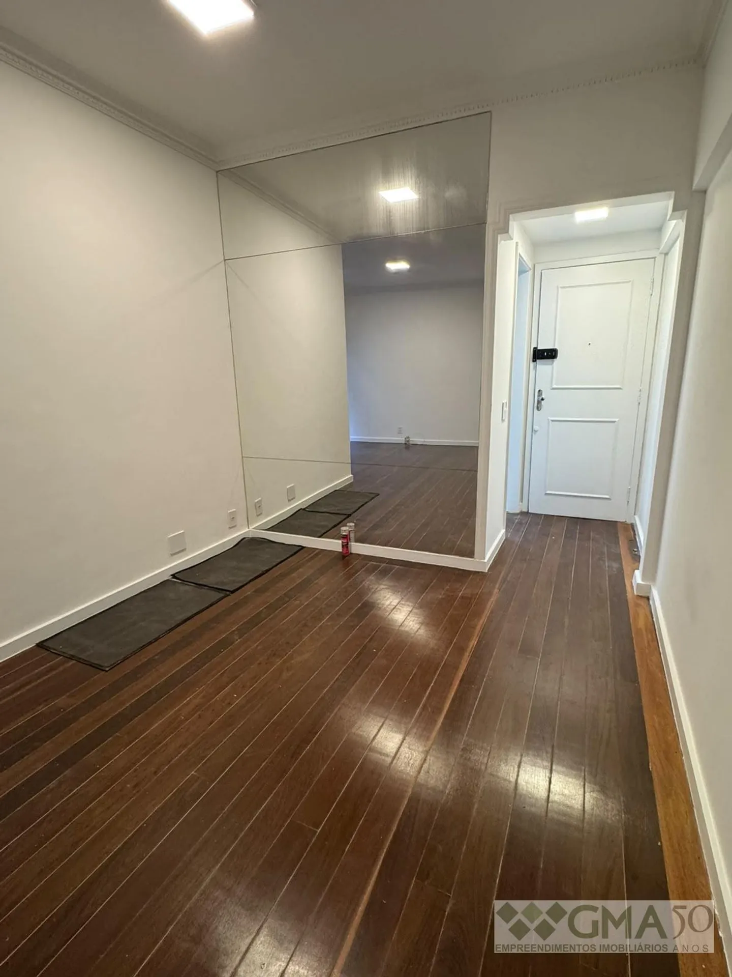 Apartment, 70 m², with wood or laminate floors — photo 32