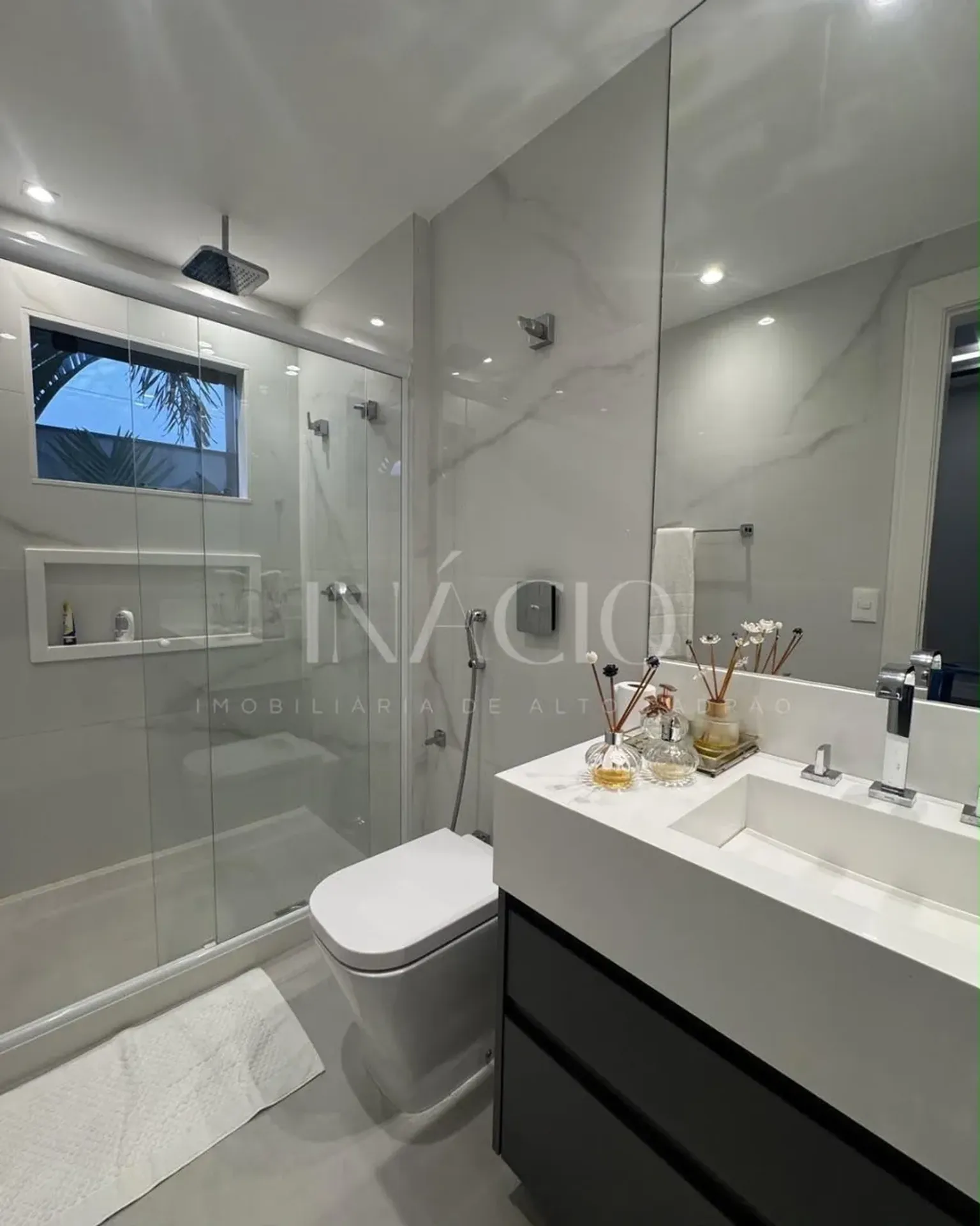 Furnished house, 600 m², with floor-to-ceiling windows — photo 6