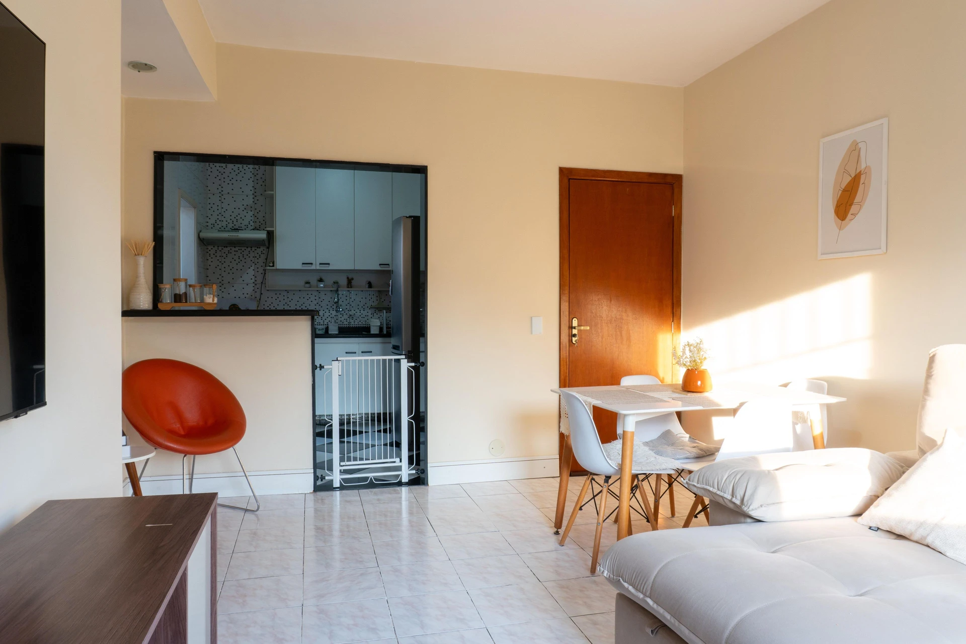 Furnished 3-bedroom apartment with 2 bathrooms — photo 2