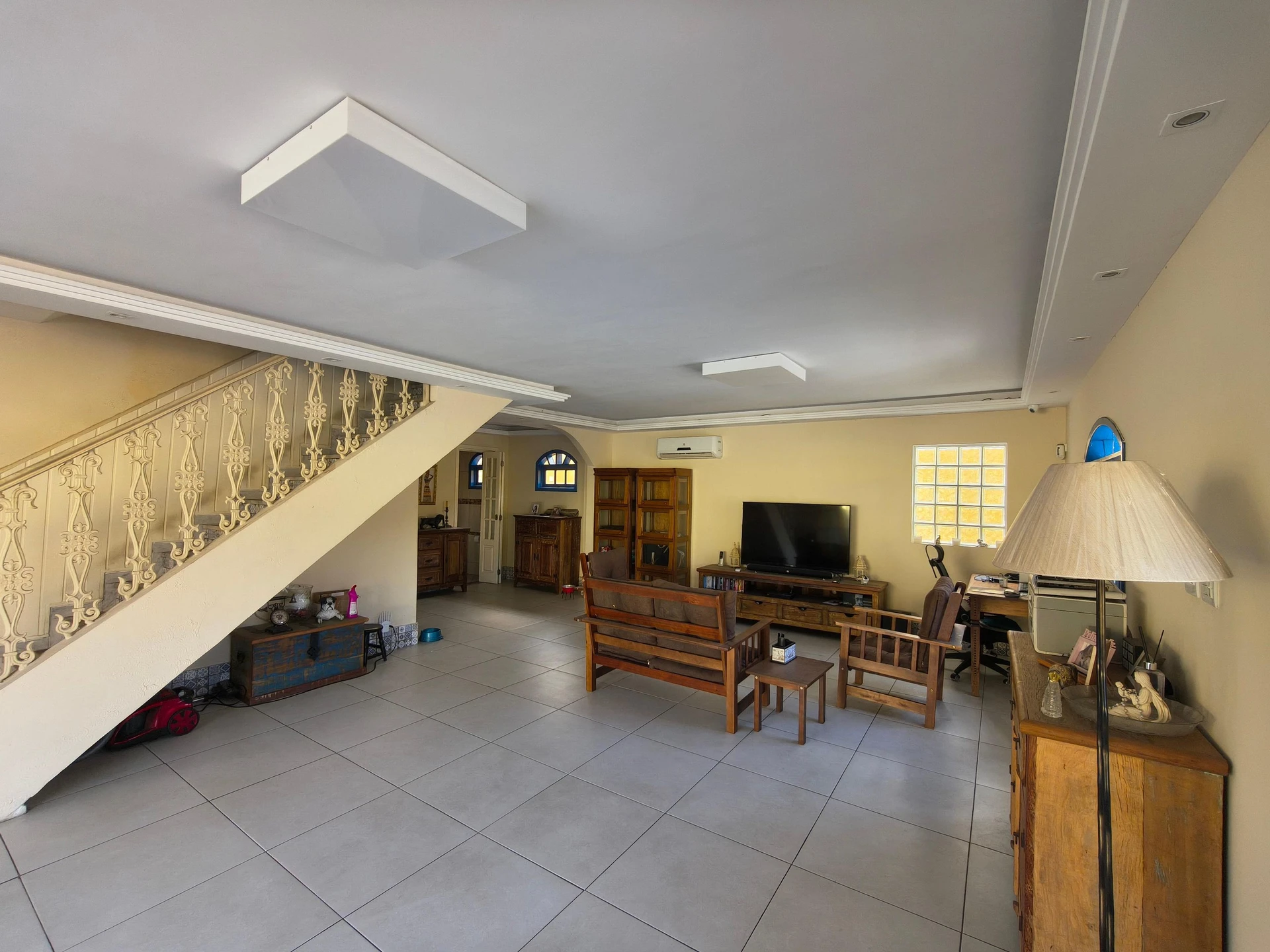 Furnished house with 5 en-suite bedrooms and 8 bathrooms
