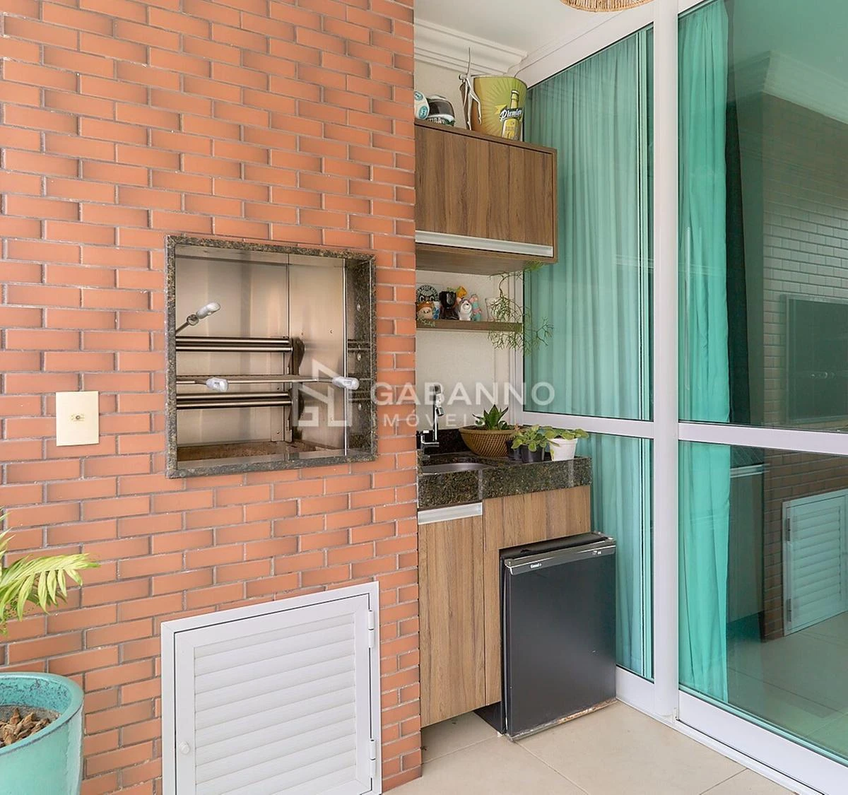 Furnished apartment, 69 m², with a glass-enclosed balcony — photo 23