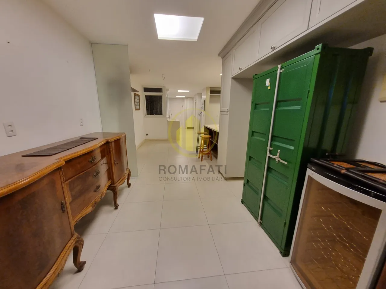 300 m² apartment with 3 bedrooms and an open-plan kitchen — photo 2