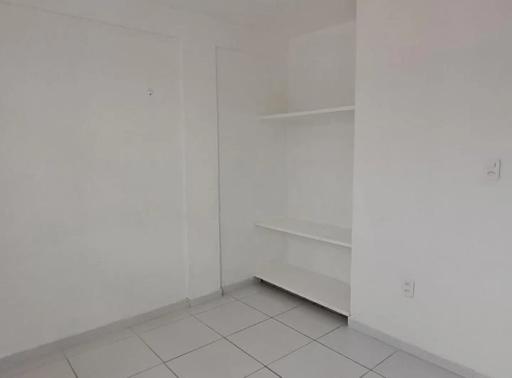 1-bedroom apartment with a compact kitchenette, 35 m² — photo 2