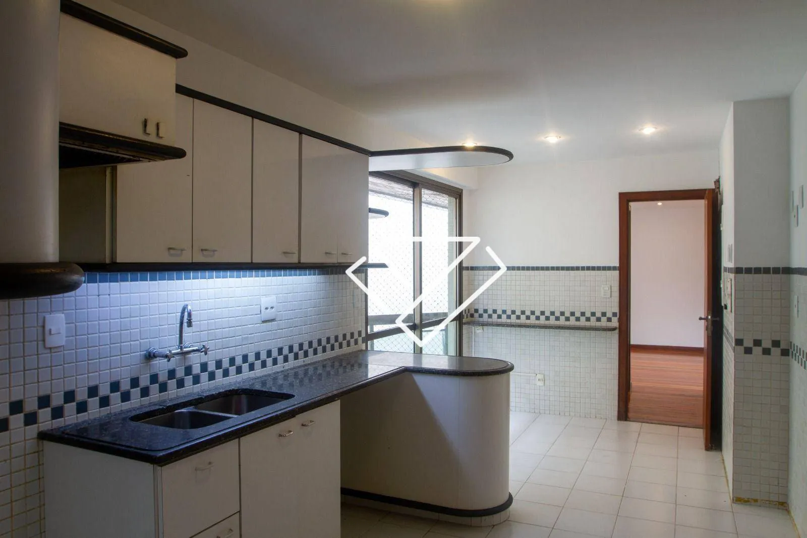 Apartamento com 3 dormitórios e varanda fechada 325 m² — photo 22