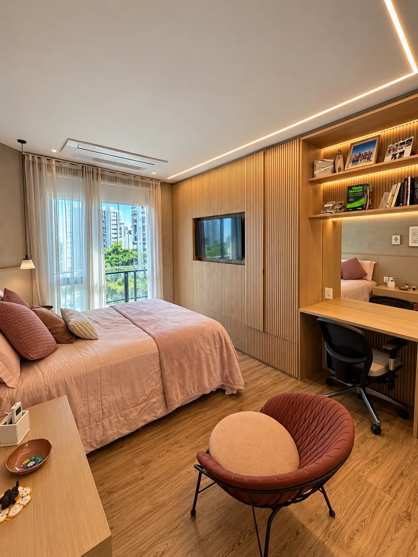 Вид на воду и 4 спальни: квартира 240 м² — photo 10