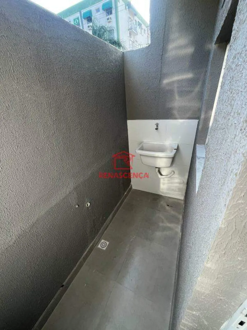 Casa com 1 quarto e cozinha aberta com fogão compacto — photo 16