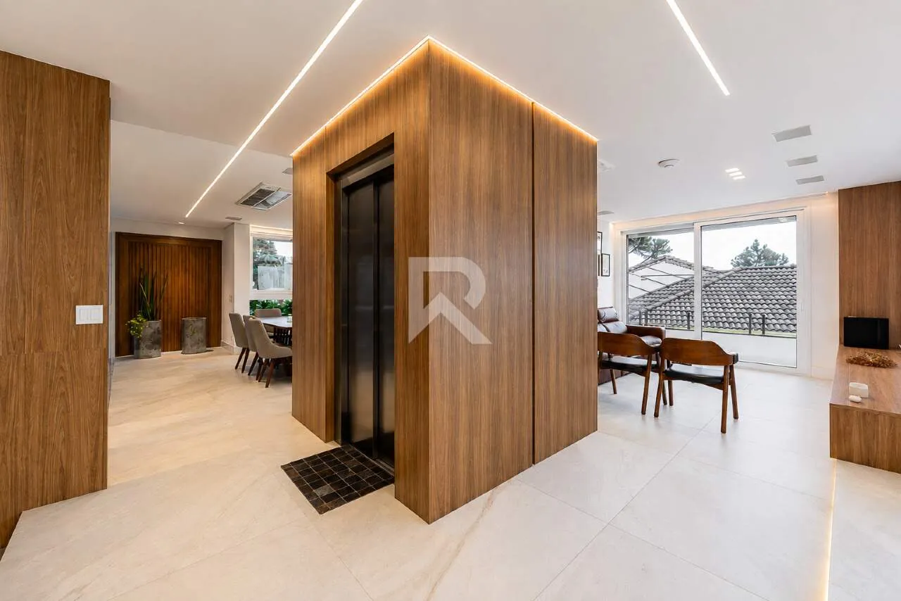 Furnished 635 m² house with 4 en-suite bedrooms and parking — photo 14