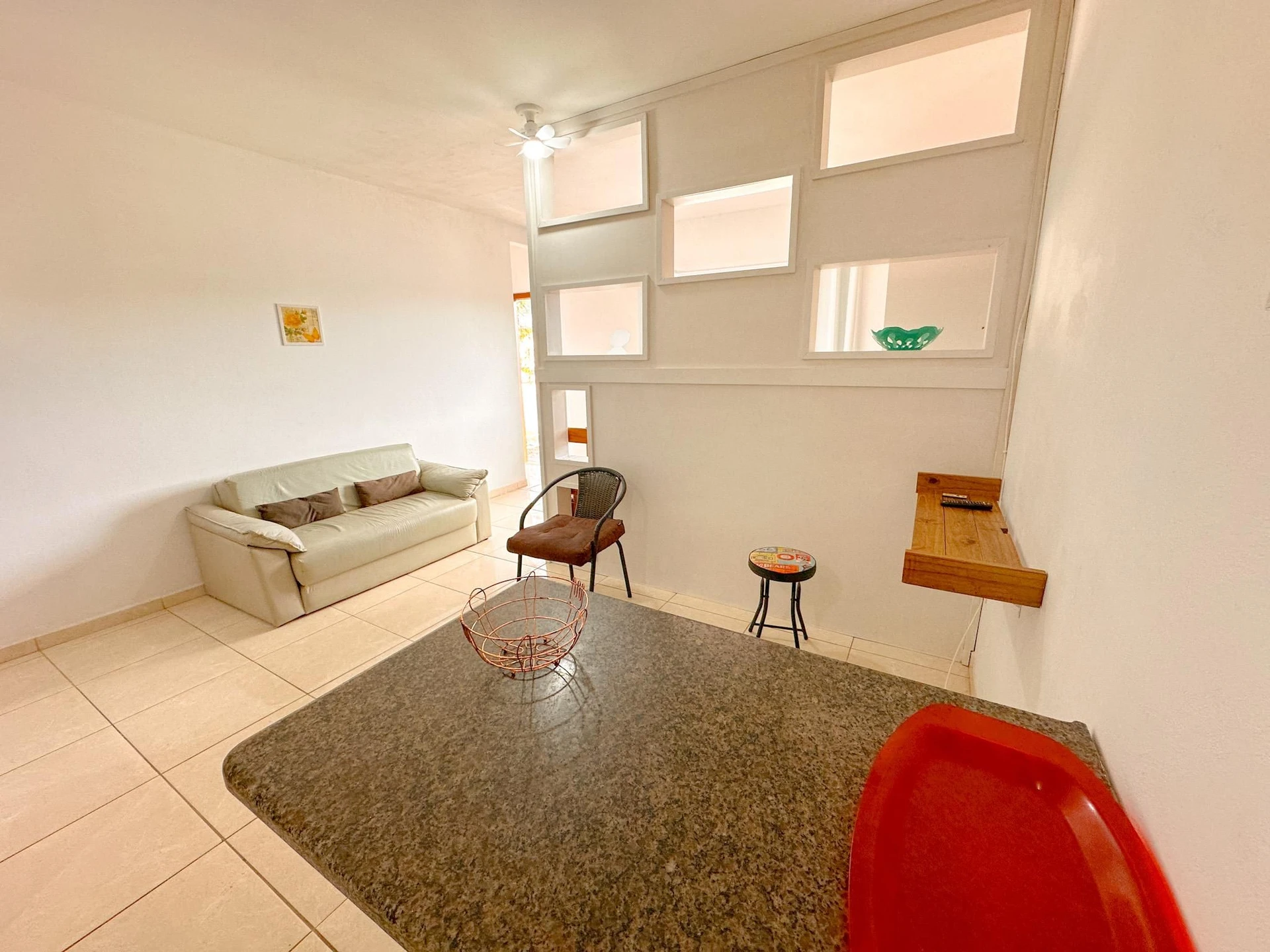 Apartamento amueblado de 1 dormitorio con balcón — photo 25