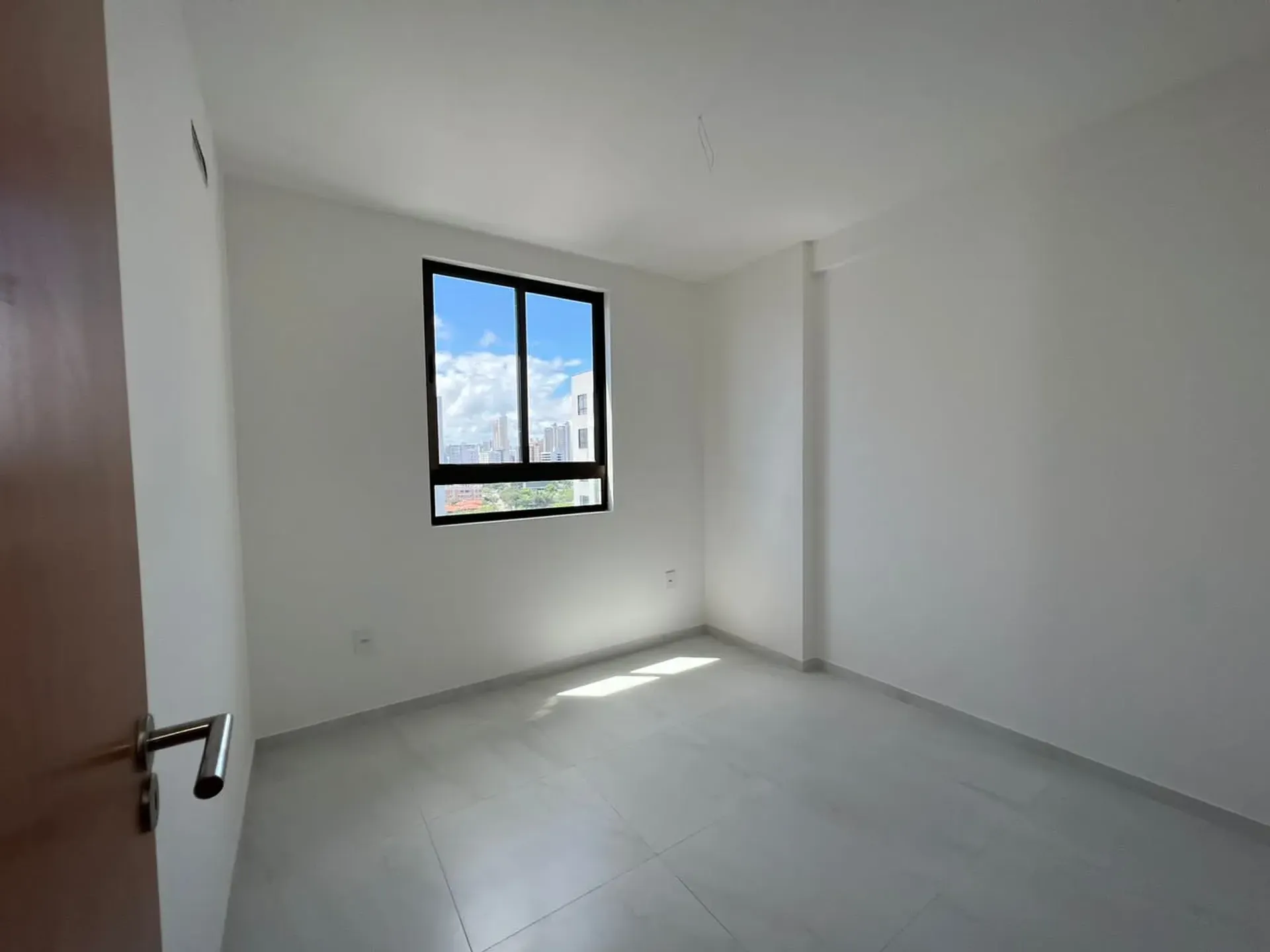 3-bedroom apartment in a building with a coworking space — photo 16