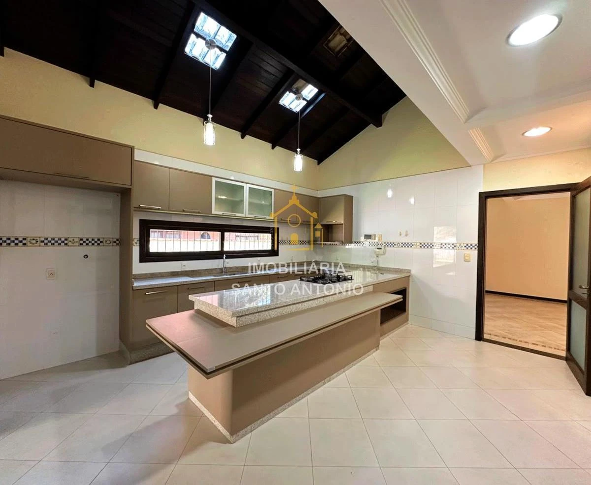 Ванна та 4 спальні: будинок 377 м² — photo 40