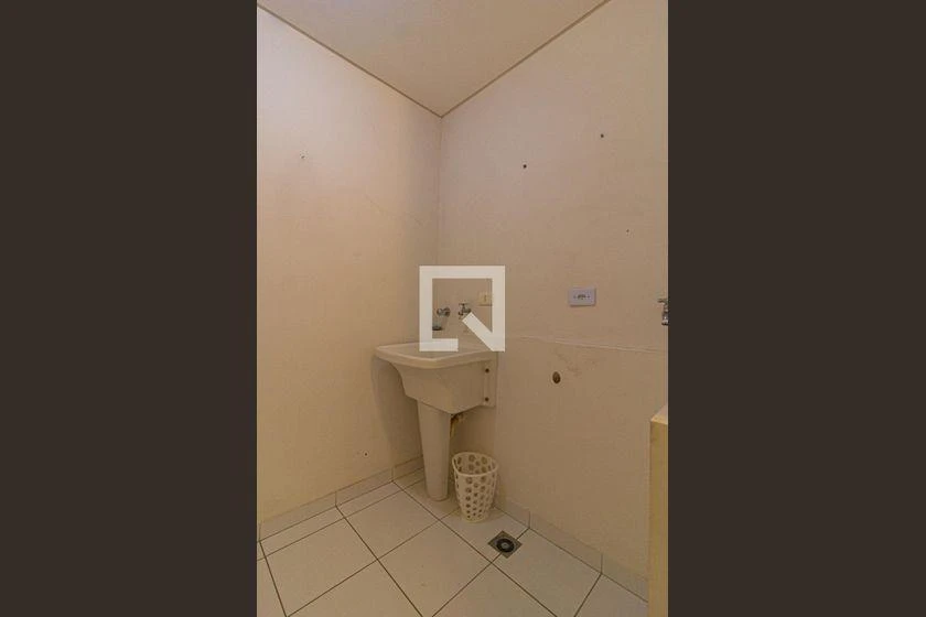 One-bedroom apartment with a washing machine — photo 12