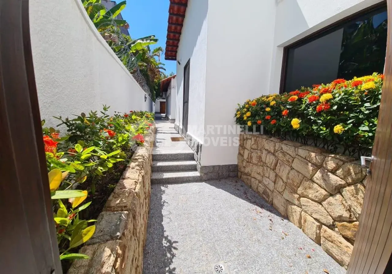 4-bedroom house with 3 suites and 5 bathrooms — photo 4