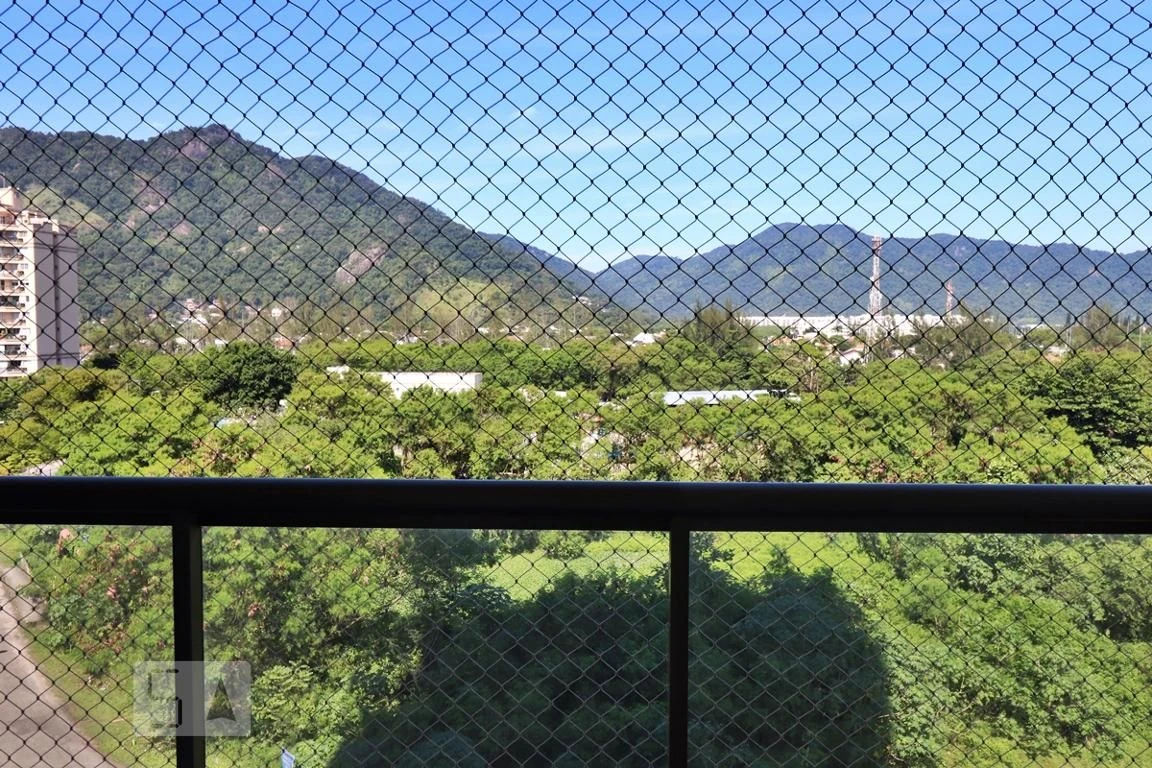 Balcony with a grill in a 3-bedroom apartment, 80 m² — photo 9