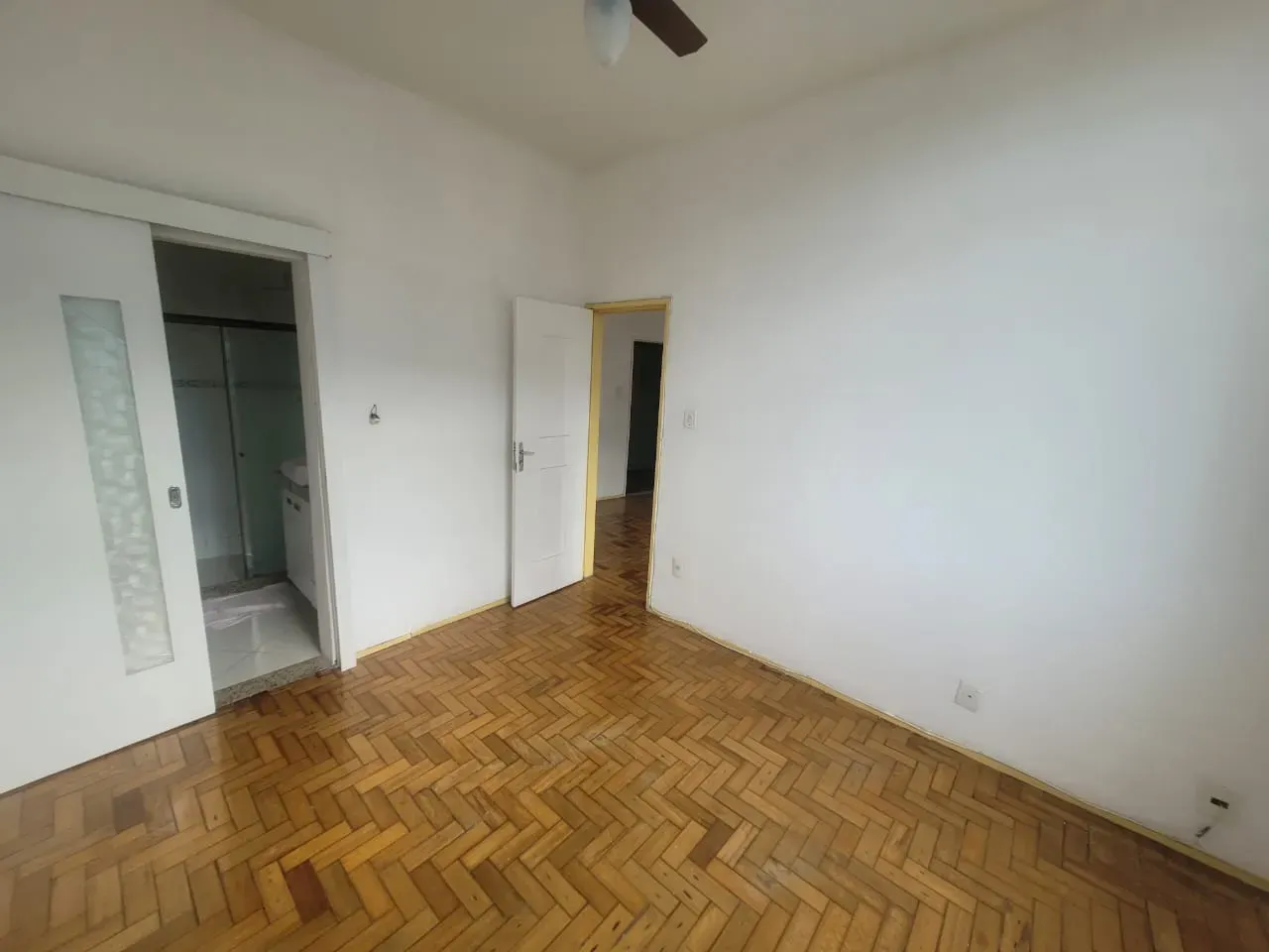 Apartment, 32 m², with wood or laminate floors — photo 3