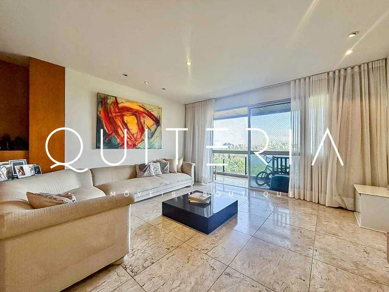 Furnished 4-bedroom apartment with 2 parking spots