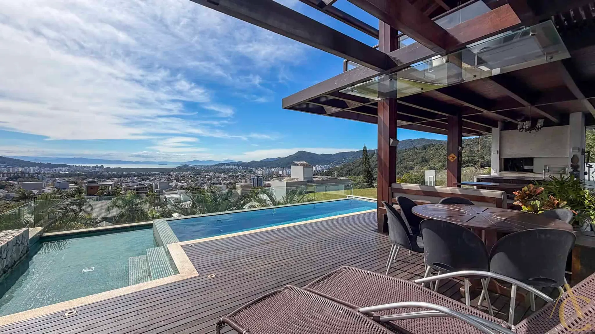 Furnished house, 689 m², with a grill on the balcony — photo 42