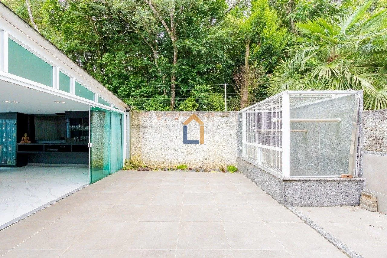 Furnished 470 m² house with 4 bedrooms and private garden — photo 14