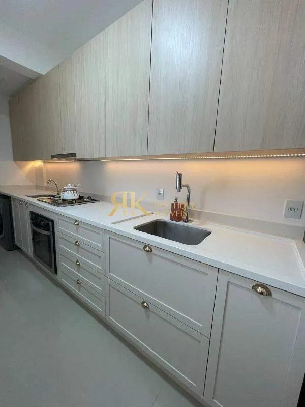 42 m² studio with a washing machine and a home office — photo 3