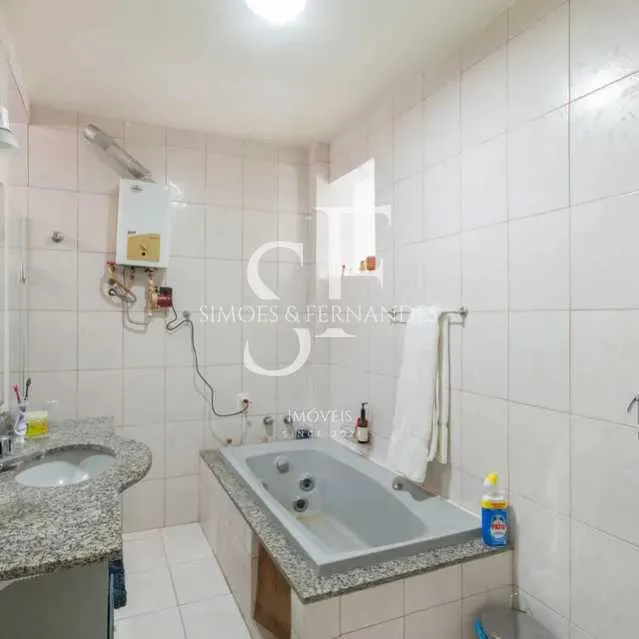 4-bedroom house with a bathtub in Rio de Janeiro — photo 19