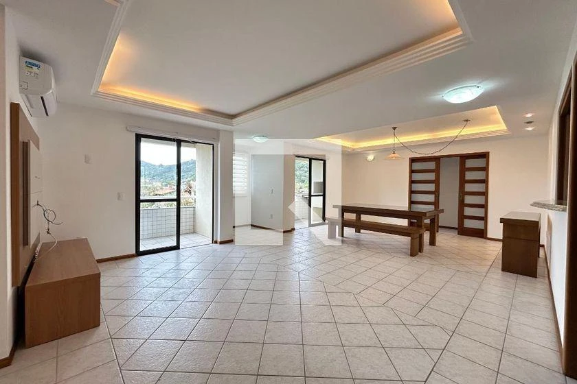 5-bedroom apartment with a bathtub in Florianópolis