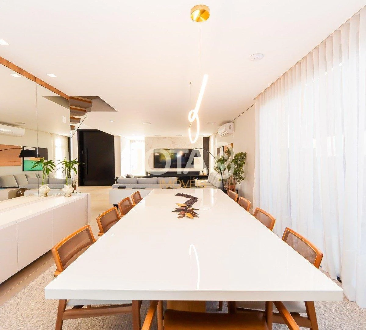Floor-to-ceiling windows in a 4-bedroom house, 305 m² — photo 20