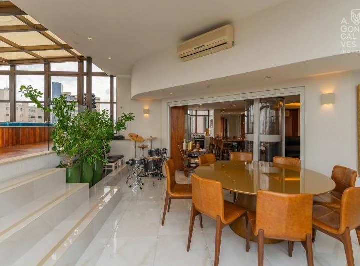 364 m² apartment with 3 bedrooms and 3 parking spaces — photo 2