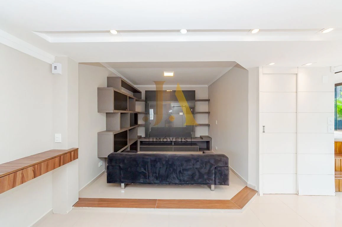 Furnished apartment, 210 m², with a glass-enclosed balcony — photo 20